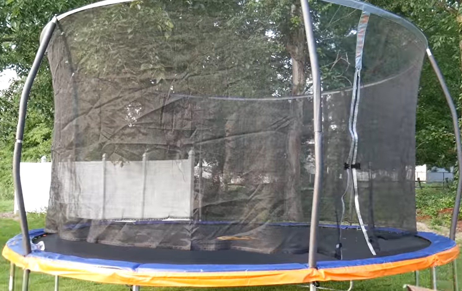 8 Steps on How to Put A Trampoline Together TrampolineMag