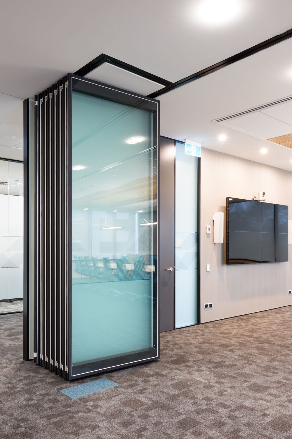 Dorma Dorma Moveo Glass Operable Wall. Automatic Operable Wall