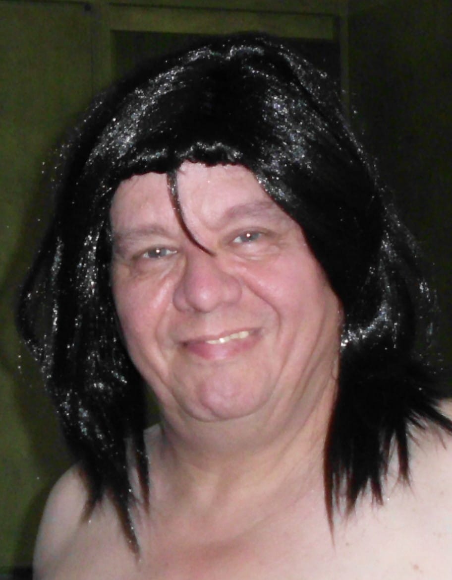 alte Maulvotze sucht Schwänze › Transen Community