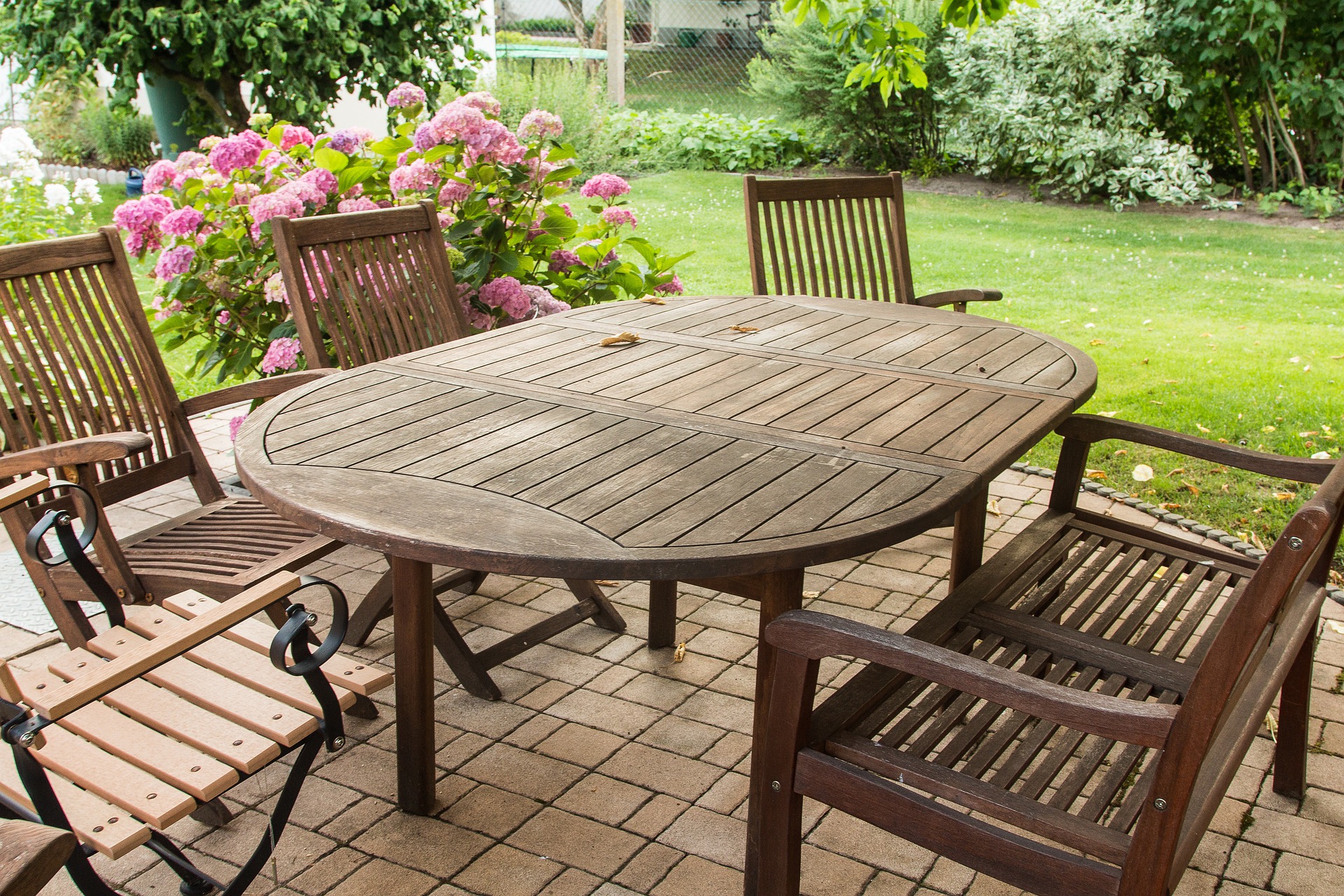 Learn About The Different Types Of High Quality Garden Furniture And