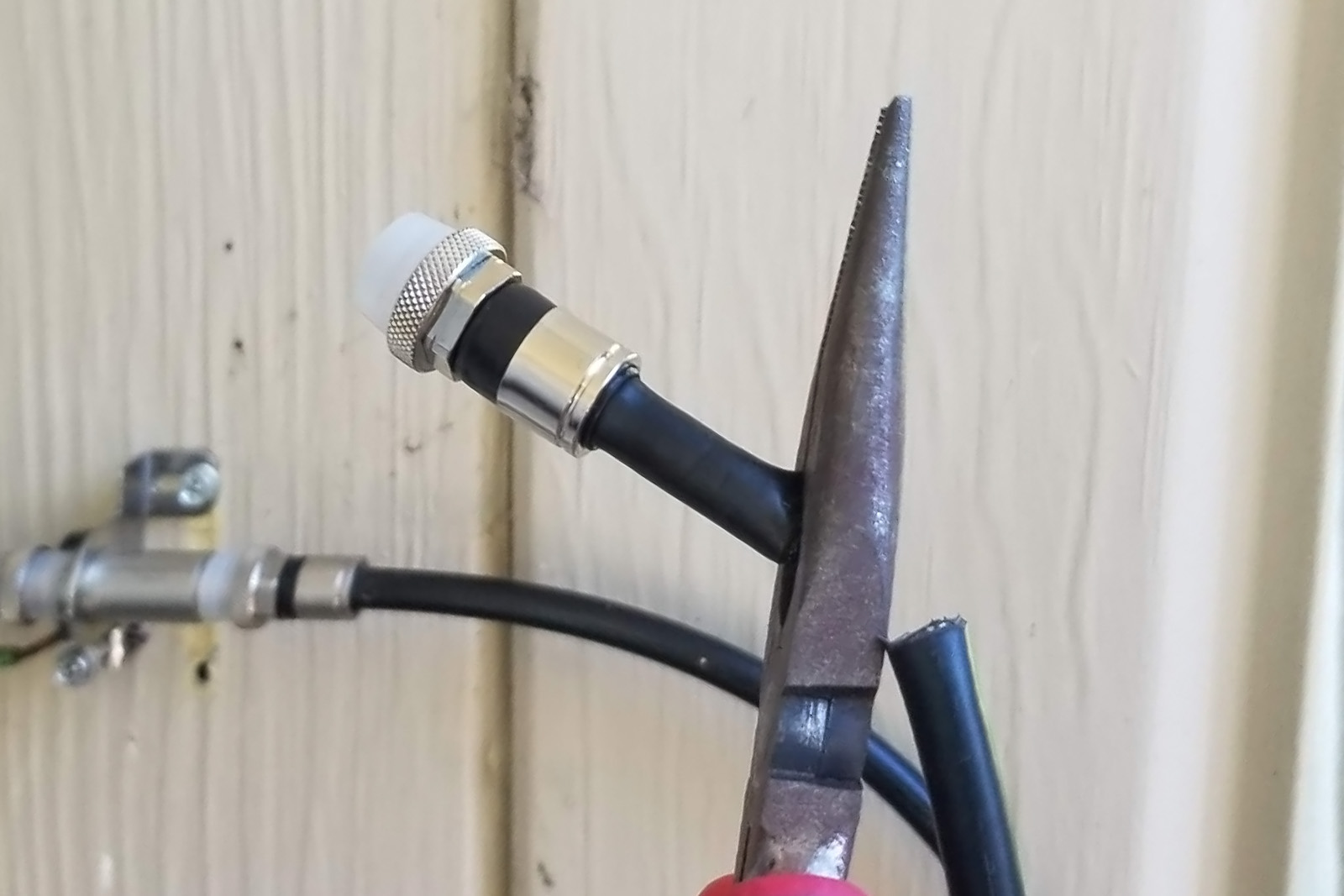 DIY vs Professional Outdoor Antenna Installation Transition TV