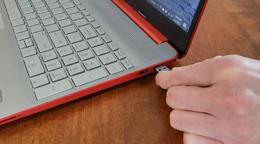 How To Connect A Logitech Wireless Keyboard (2 Methods)
