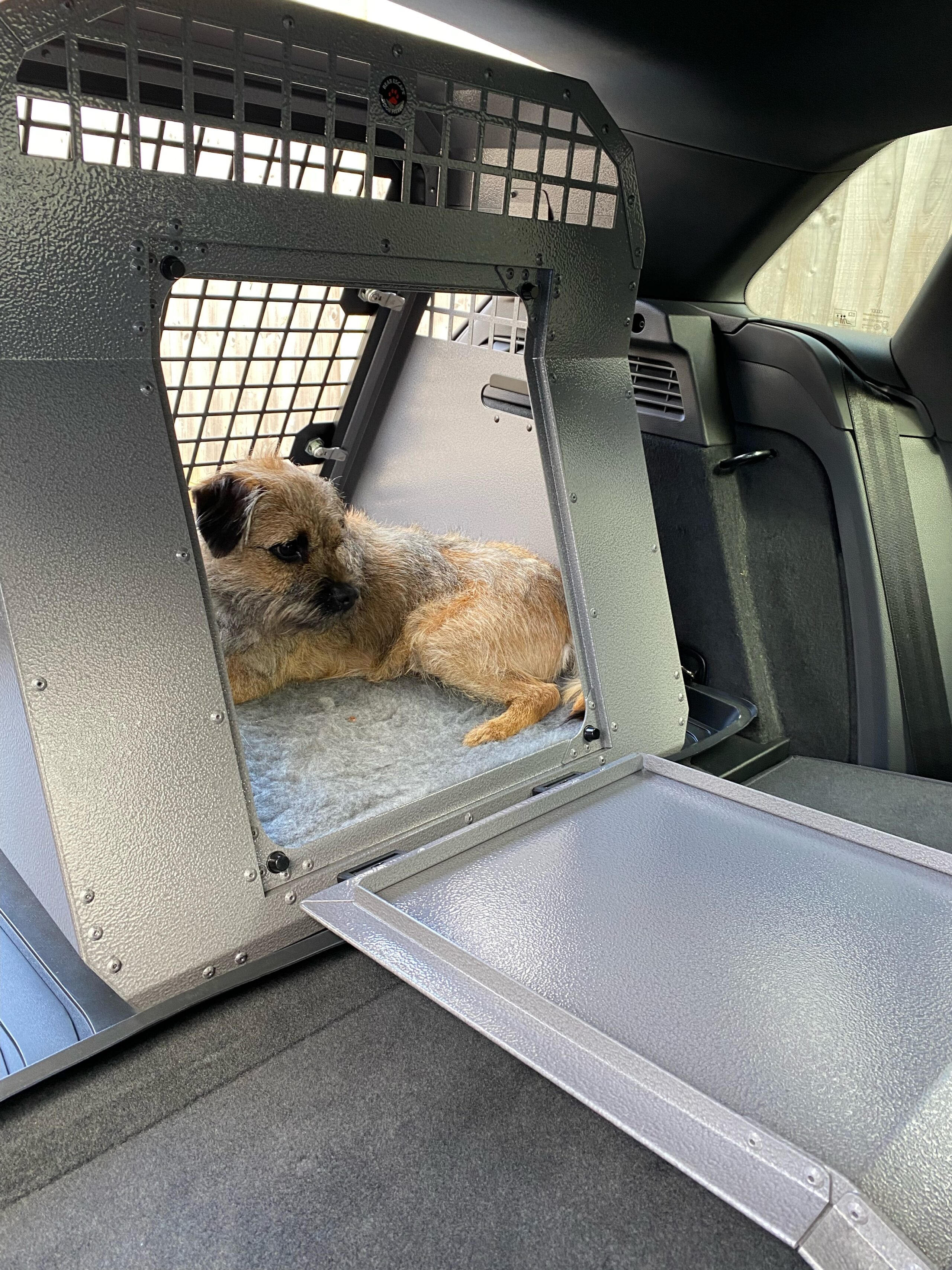 K9/C40 Single Dog Cage for Audi Q5 TransK9