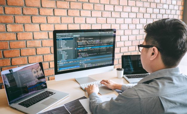 Computerprogramming Exactly What Do Software Engineers Do on a dayto