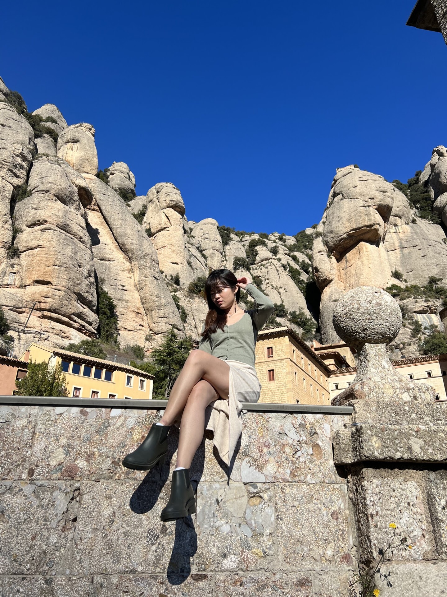 〚蒙塞拉特修道院〛西班牙 巴賽隆納近郊〉最完整的攻略》天籟之聲小男孩天使合唱團. 網美必拍的11個點