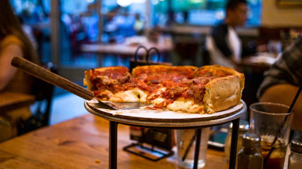 Chicago Food Guide (21 Dishes to Try According to a Local)