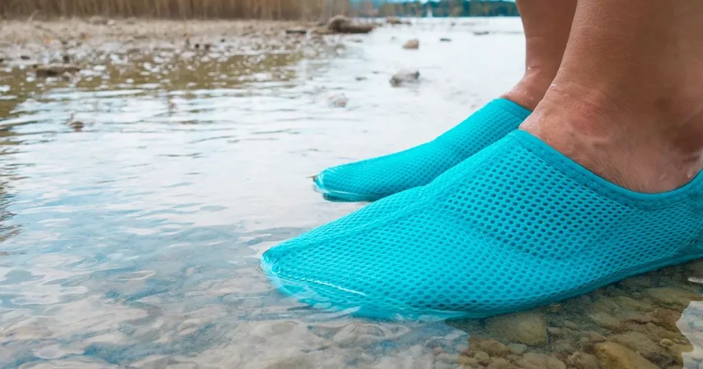 Best SUP Shoes Our Top 5 Picks for StandUp Paddleboarding (2022)