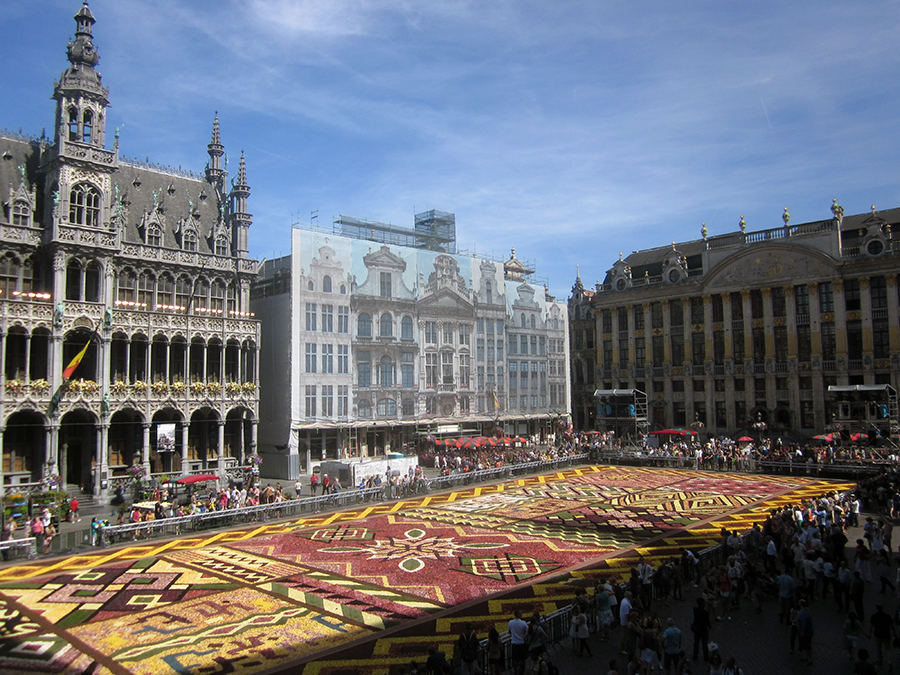 One million flowers Photos of the Brussels Flower Carpet