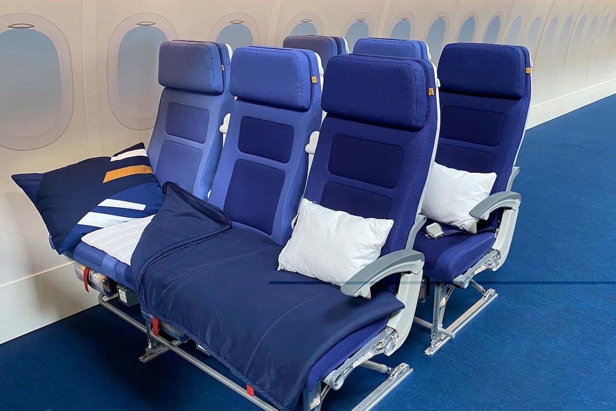 Lufthansa sleeper’s row An entire row all to yourself on longhaul