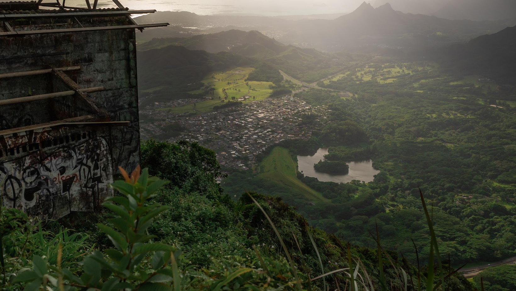 Distance Between Honolulu and Maui Exploring the Island Hopping in