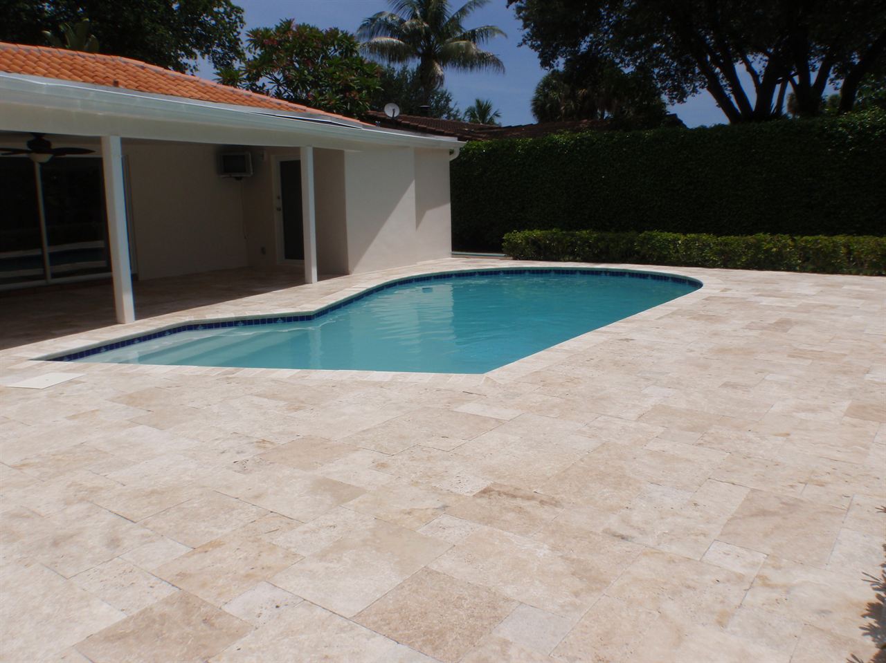 Tor Gras Seilbahn french pattern travertine pool deck Sprungbrett Ärmel