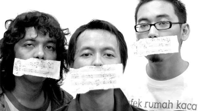 Dari efek rumah kaca, kamar gelap, dan terakhir sinestesia. Efek Rumah Kaca raih peringkat 1 | Trax FM