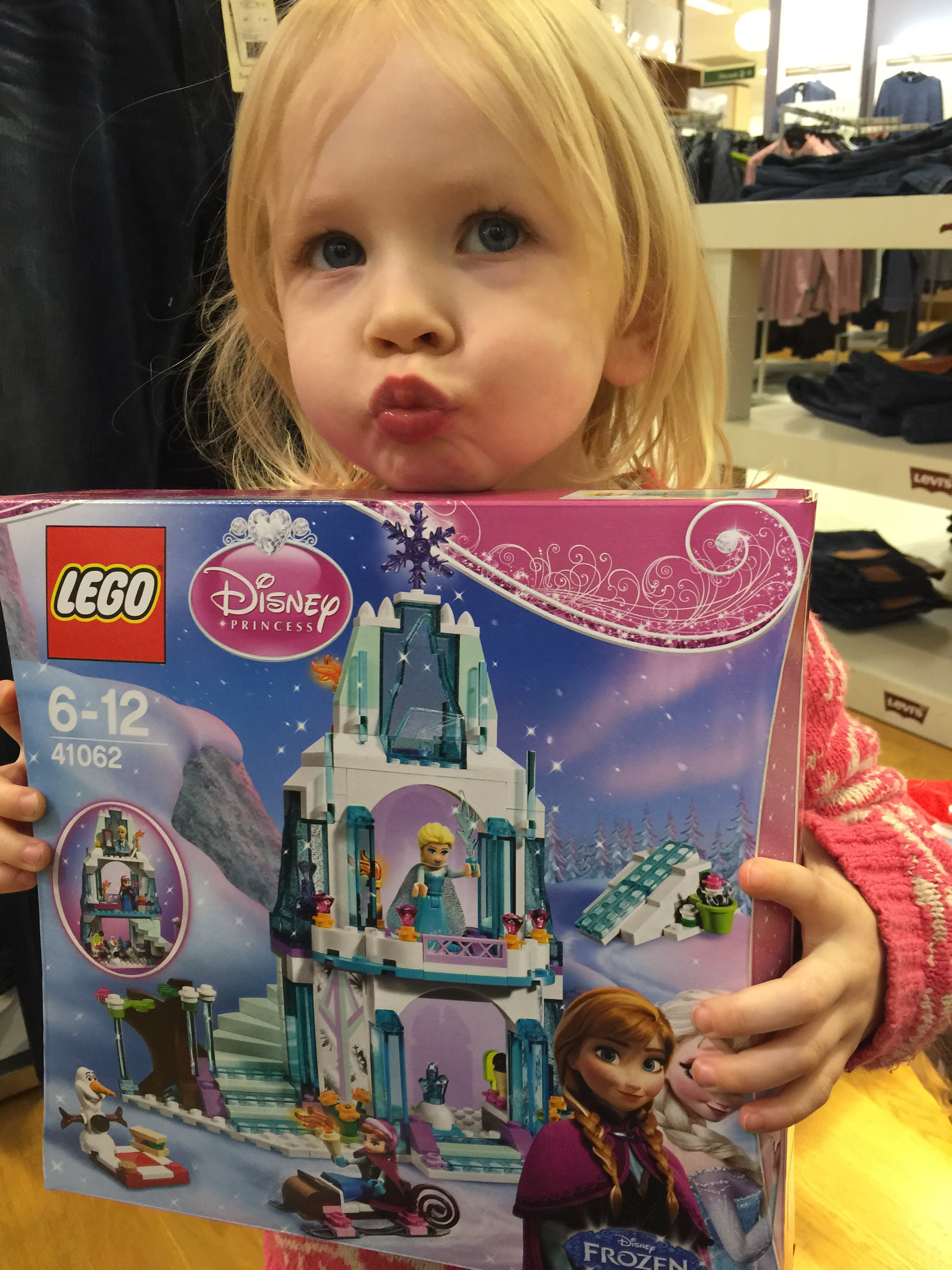 Lego Frozen Elsa’s Sparkling Ice Castle