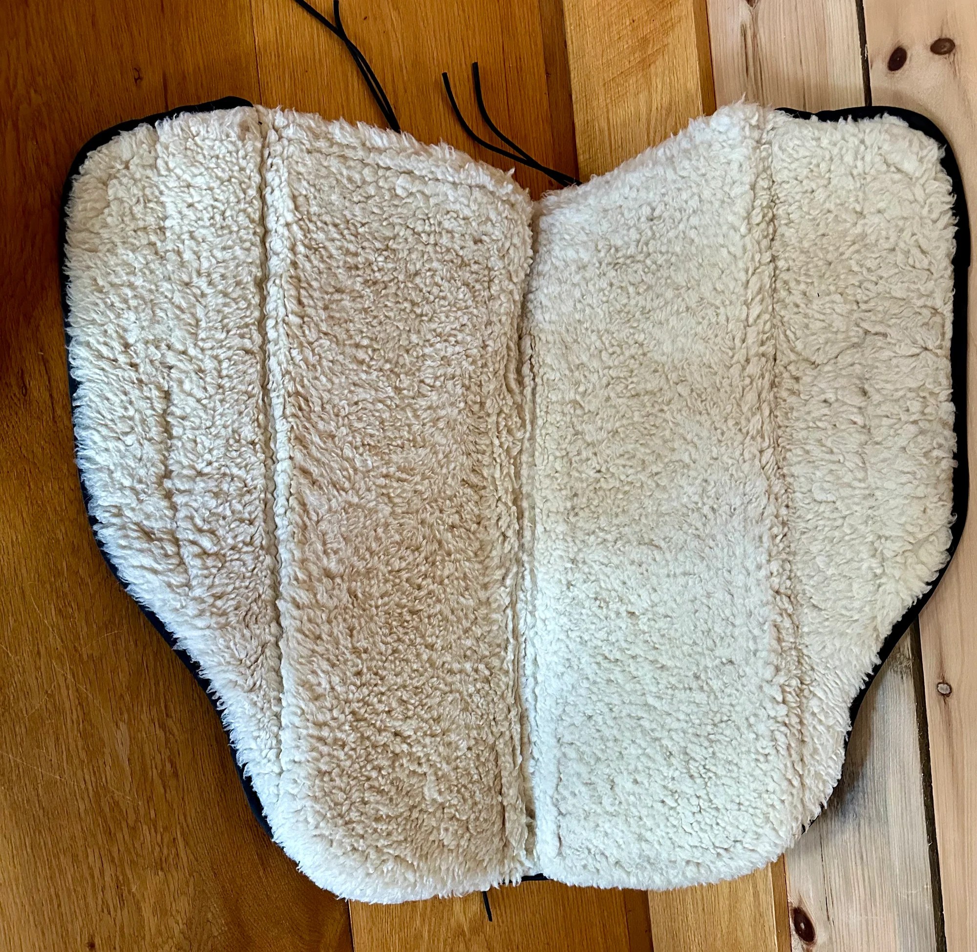 Skito Endurance Dry Back Treeless Saddle Pad with Shoulder Shim