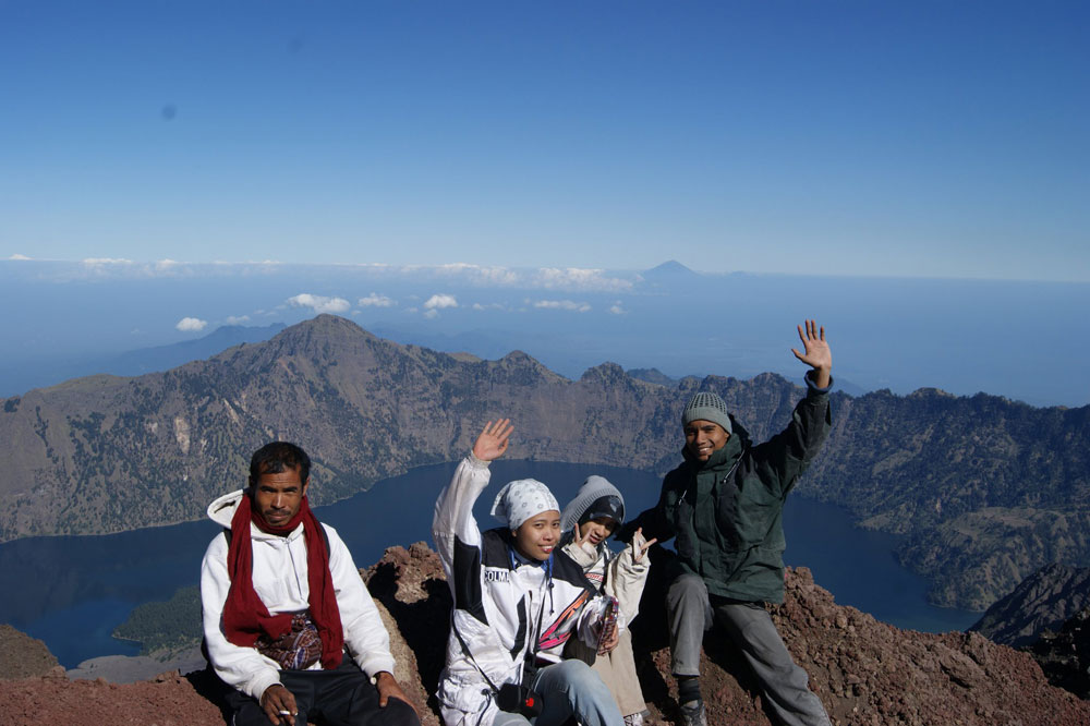 Summit Mount Rinjani 3726 meter Trekking Mount Rinjani