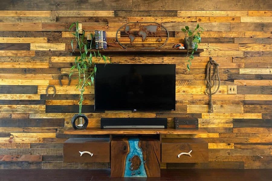 9 Stylish Pallet Wall Ideas That are Easy to Make