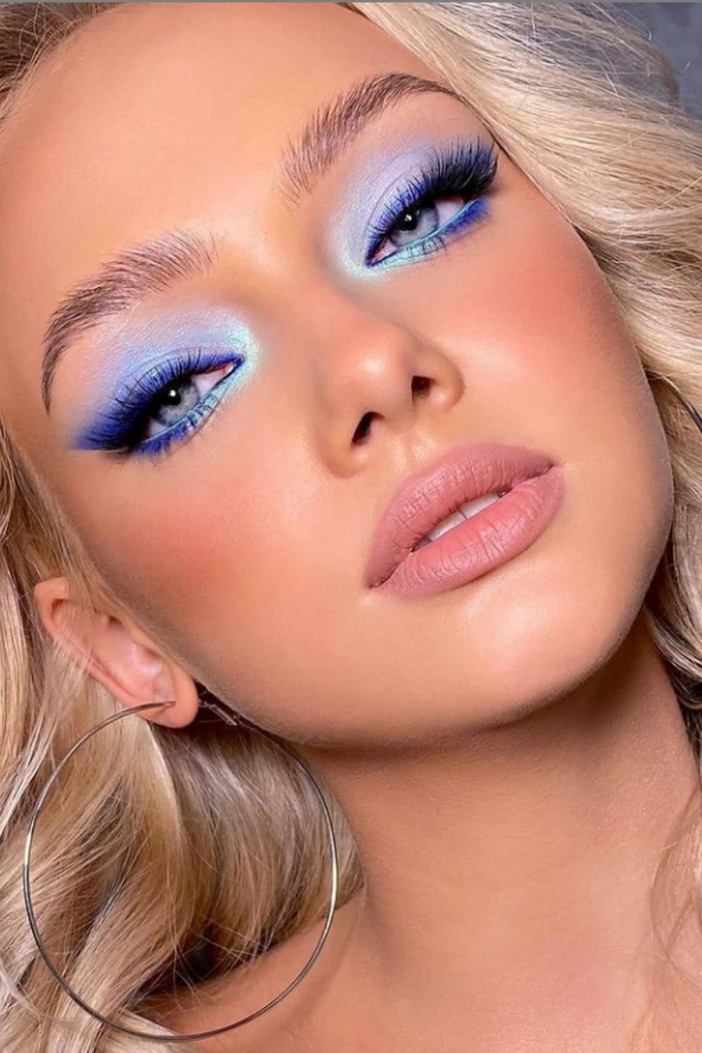 How To Do Blue Eyeshadow And Eyeliner Makeup For Summer?