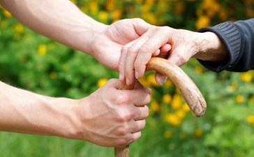 हाथ पैर कंपकंपाते हैं? तो आपको हो गया` है पार्किंसन रोग। इसका सबसे आसान घरेलू उपाय