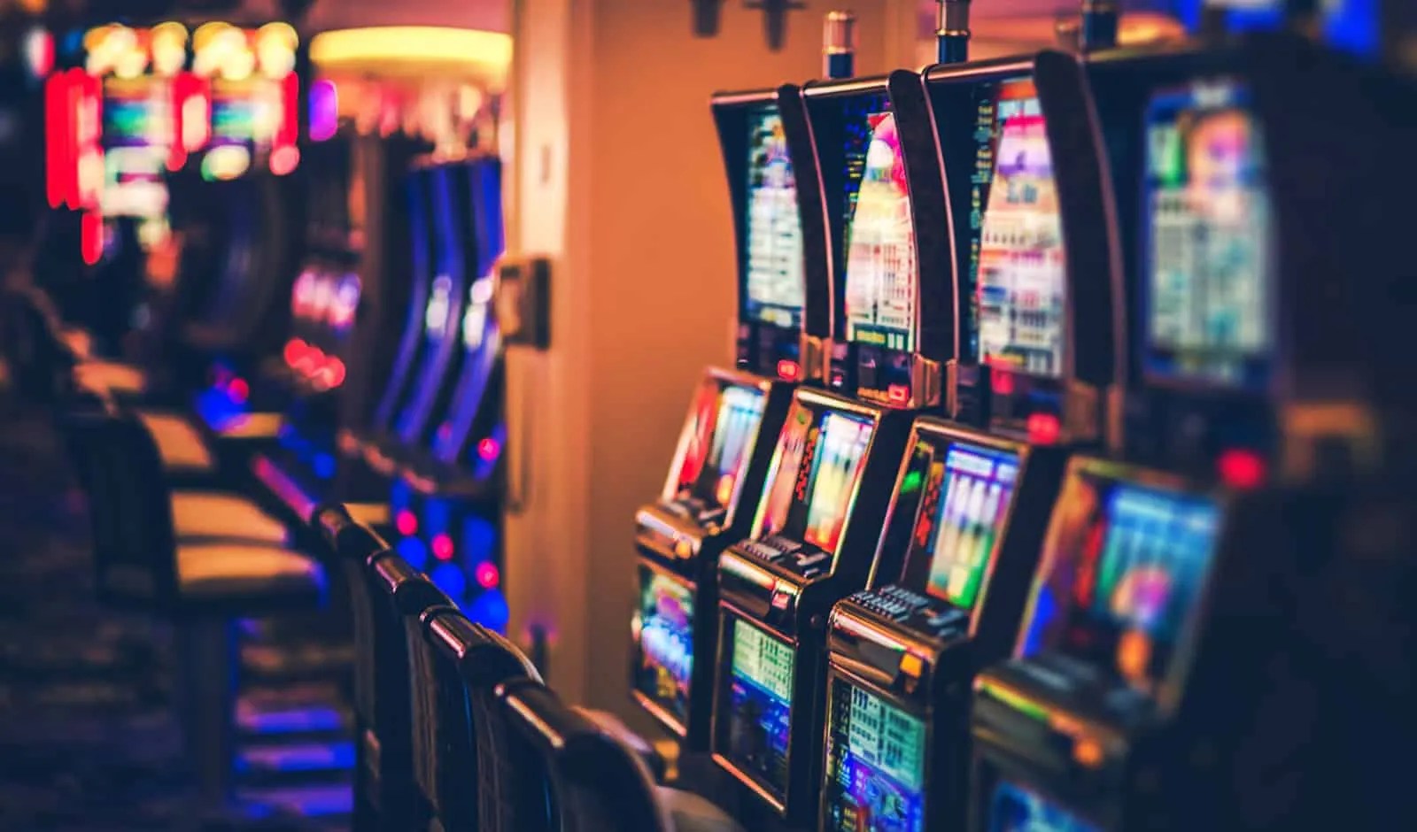 What Is The Difference Between Online Slots And Land Based Slot Machines Trending American