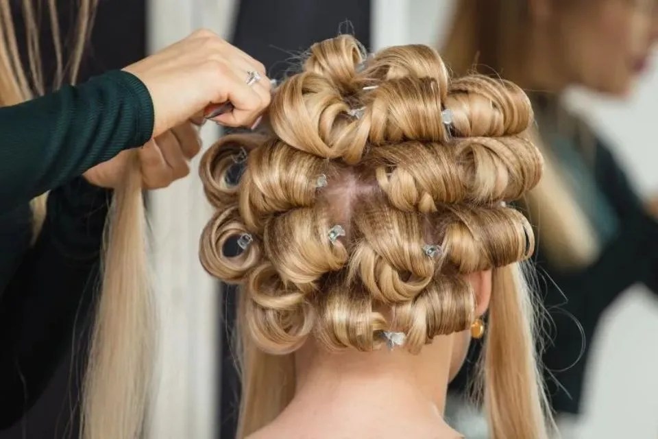 Get SalonWorthy Curls with Heated Curlers Ultimate Guide