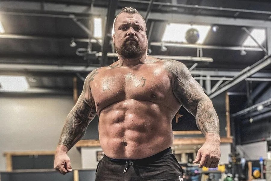 Eddie Hall a été incroyablement jacké depuis qu'il a remporté l'homme
