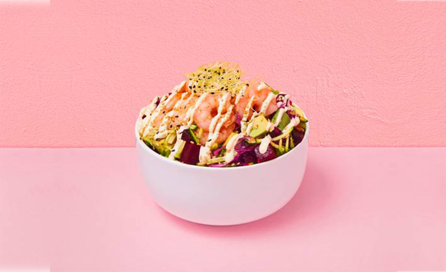 Poke House de Portugal à Califórnia numa taça com camarão e abacate