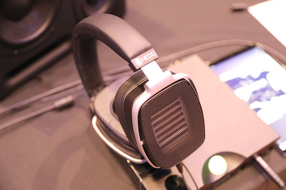 Best Earphones Under 1000 dollars TrendyTarzan