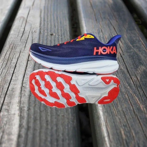 Hoka Arahi vs Clifton 8 Key Differences Trendy Triumph