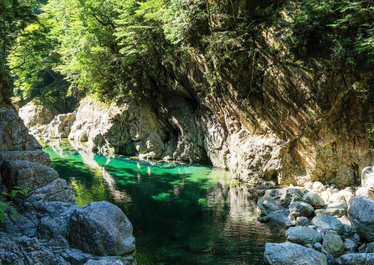 三重県の「大杉谷」、日帰りでも楽しめる美しい渓谷登山旅 観光旅行ガイド トレンジョイ！