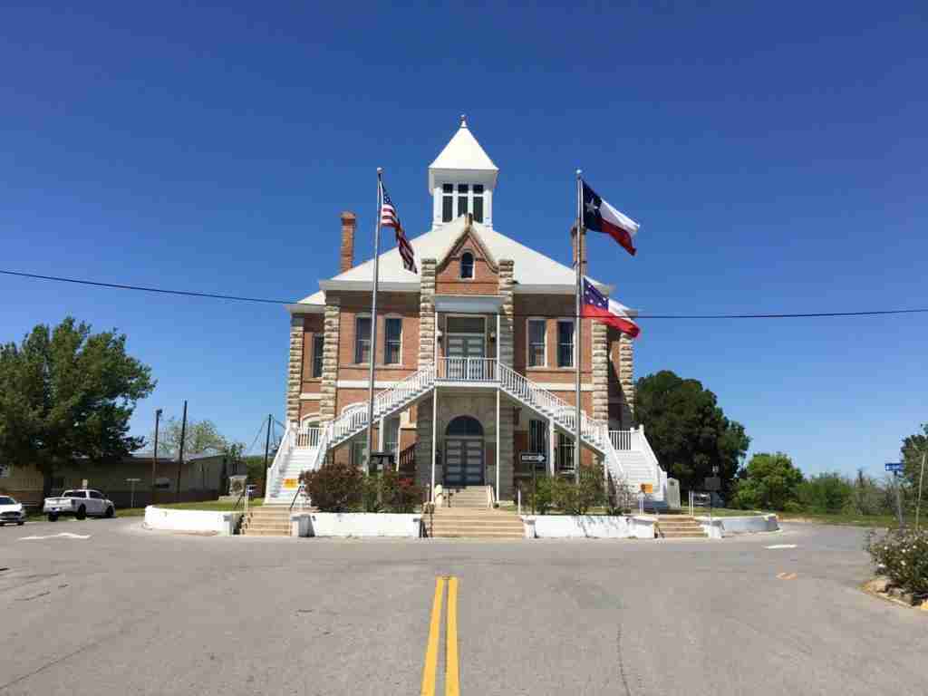 Day 31 La Grange to Richards, Texas 89 miles Tres Goes Riding