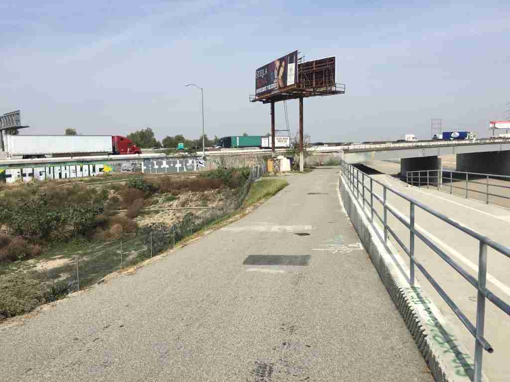 LA river bike path and Bixby Knolls Tres Goes Riding