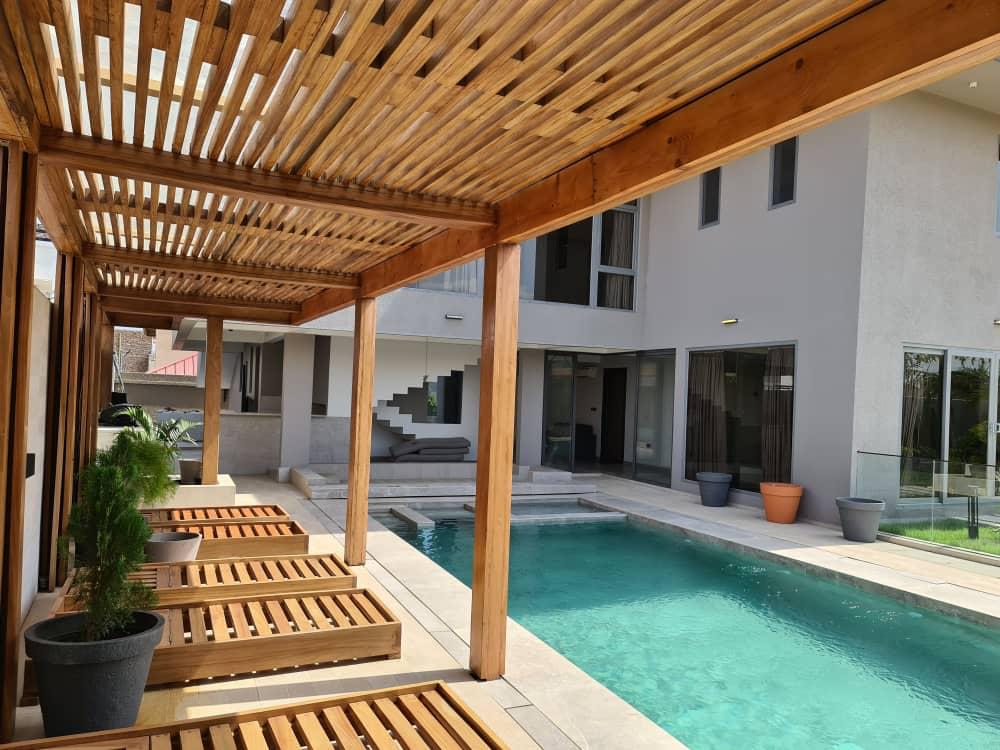 7 Bedroom Mansion Burma Hills, Accra TrevlynGH