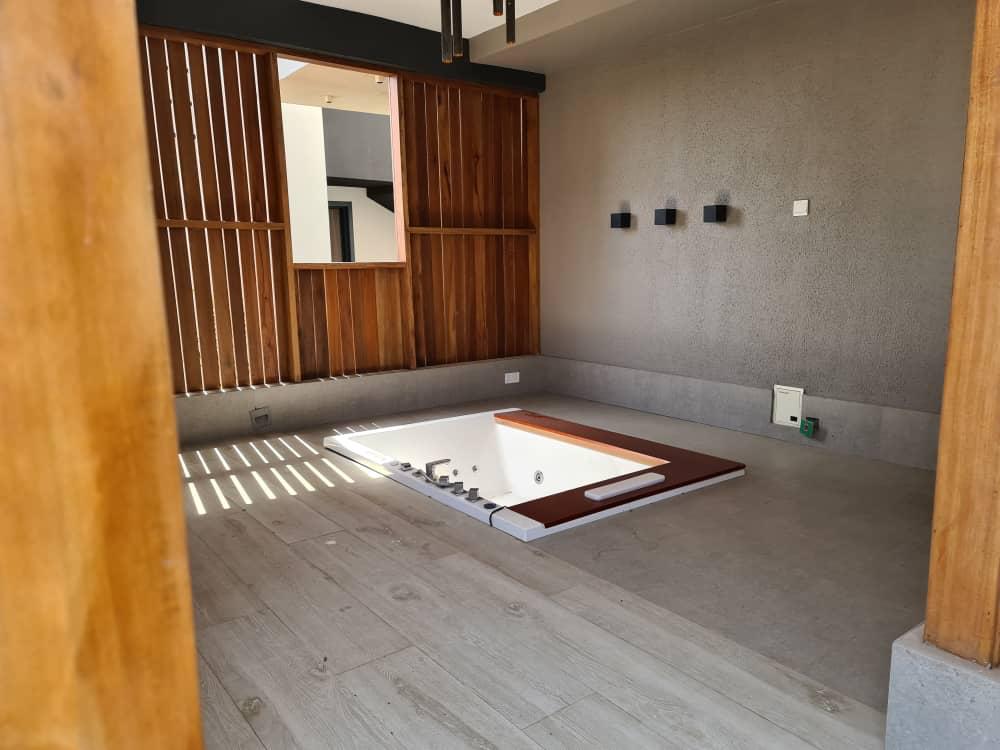 7 Bedroom Mansion Burma Hills, Accra TrevlynGH