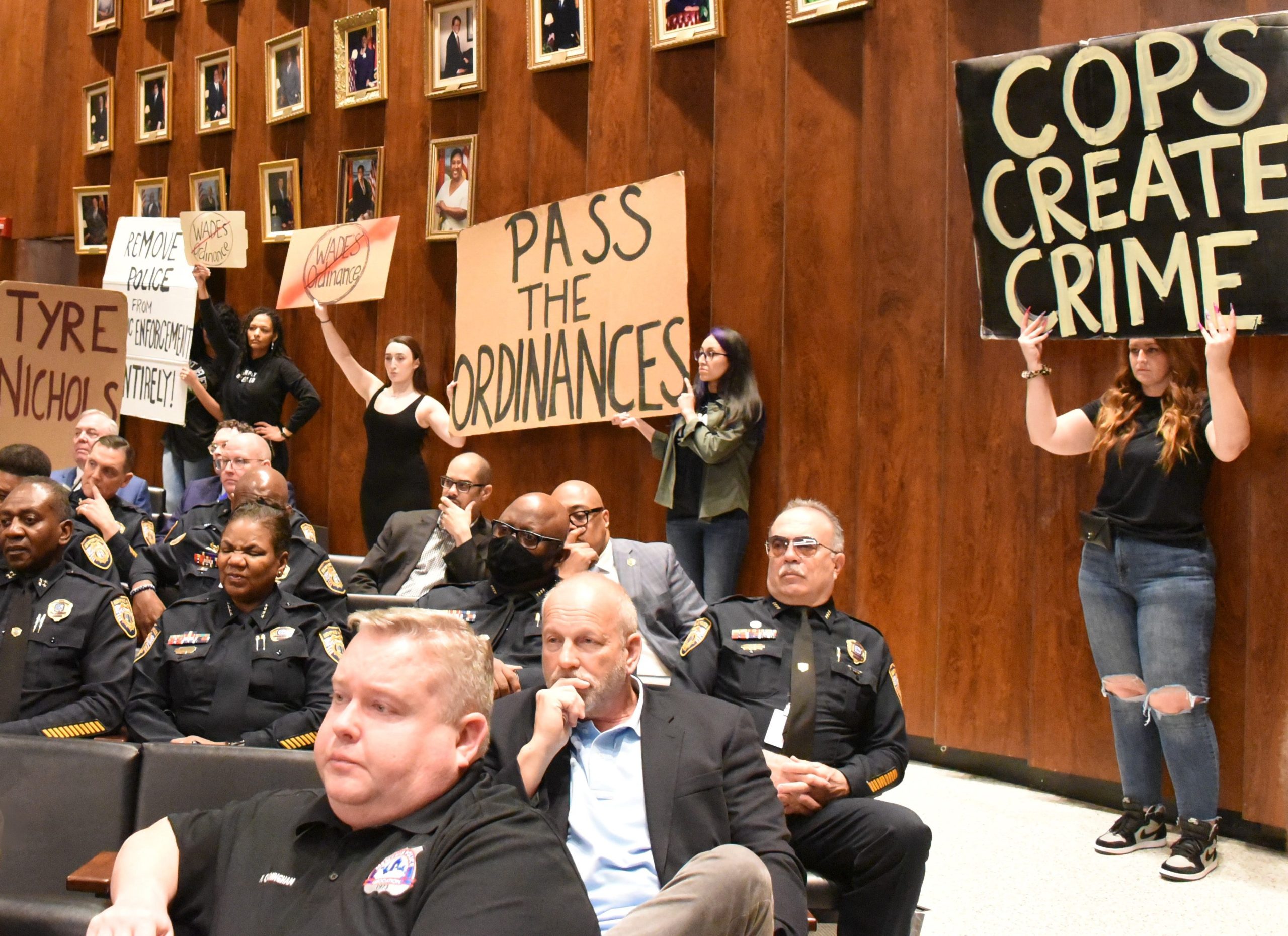 Policereform ordinances garner City Council’s OK