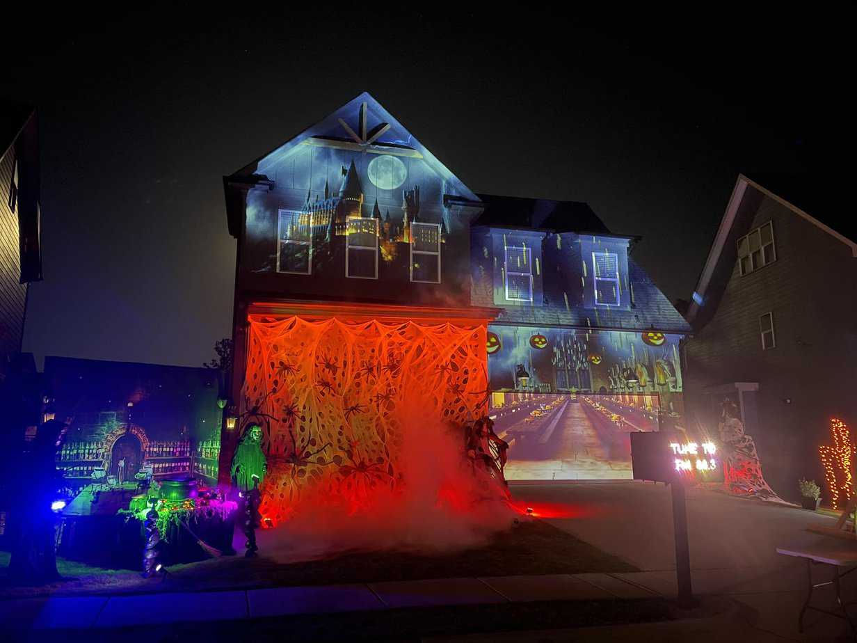 9 Home Halloween Light Displays and Haunts in the Triangle Triangle(04)