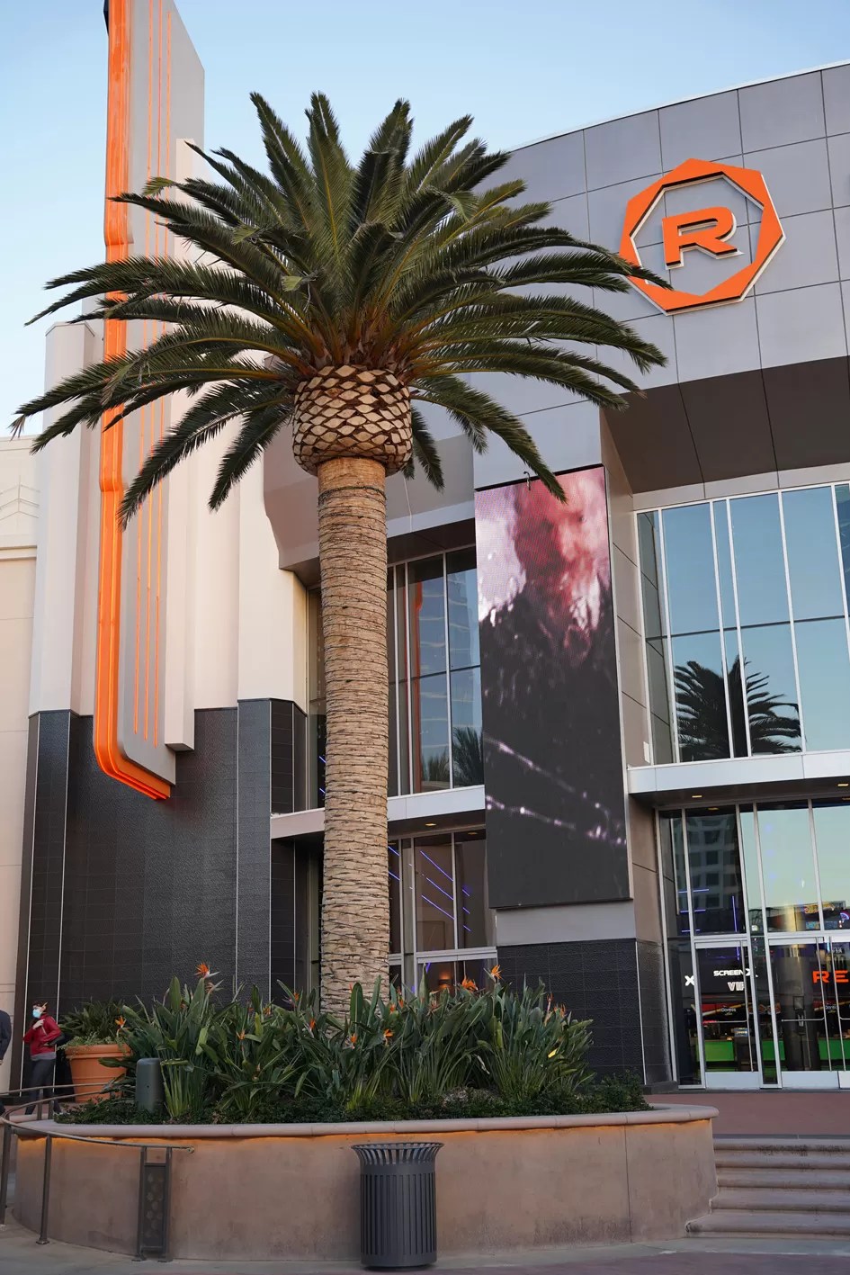 Regal Edwards Irvine Spectrum ScreenX, 4DX, IMAX, RPX & VIP Trias