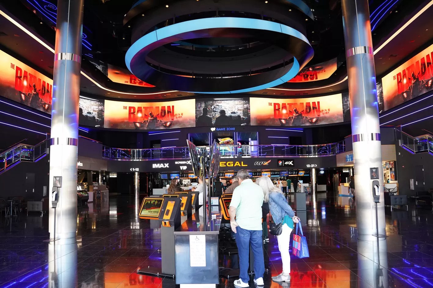 Regal Edwards Irvine Spectrum ScreenX, 4DX, IMAX, RPX & VIP Trias