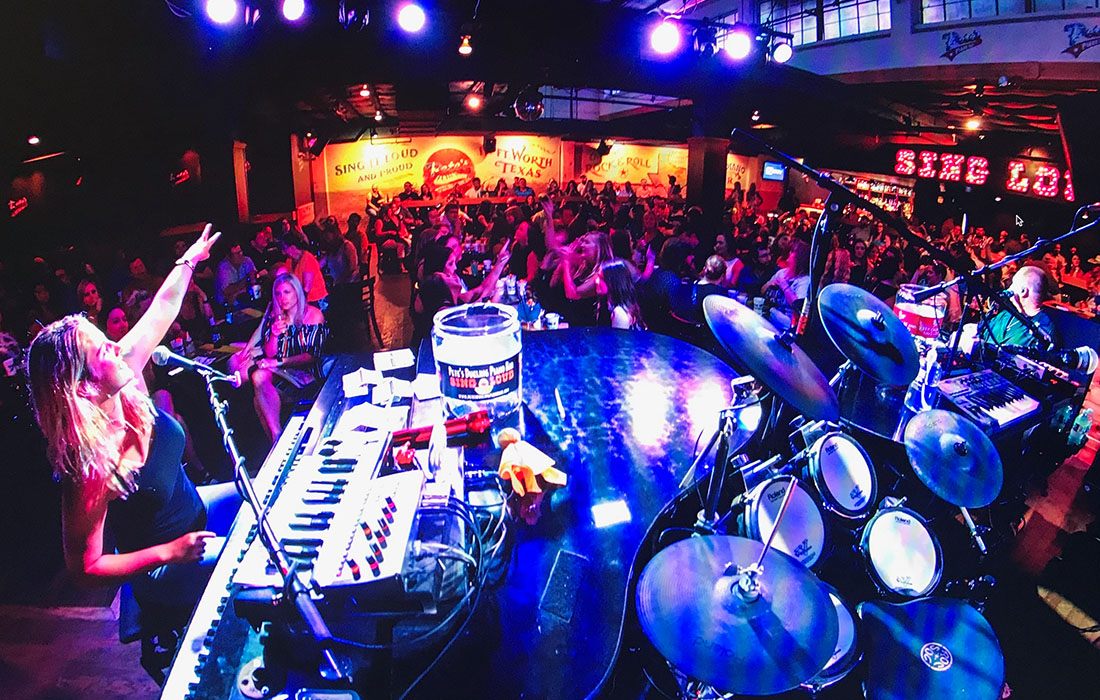 Pete's Dueling Piano Bar Celebrates 30 Years on 6th Street Tribeza