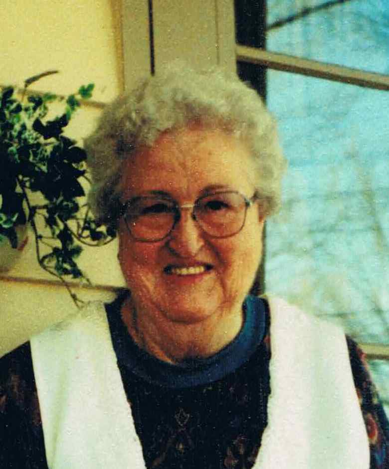 Betty LaVon Baglien 2015 Knell Mortuary