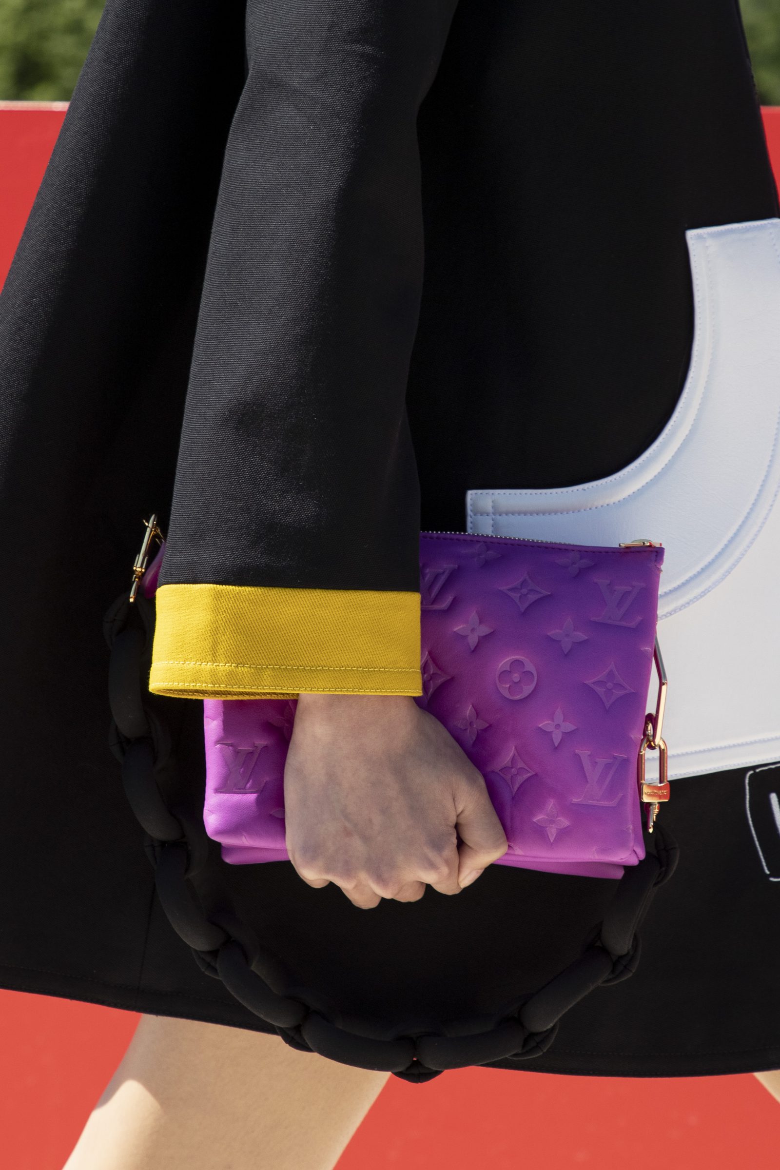 Discover the Louis Vuitton women's cruise 2022 show