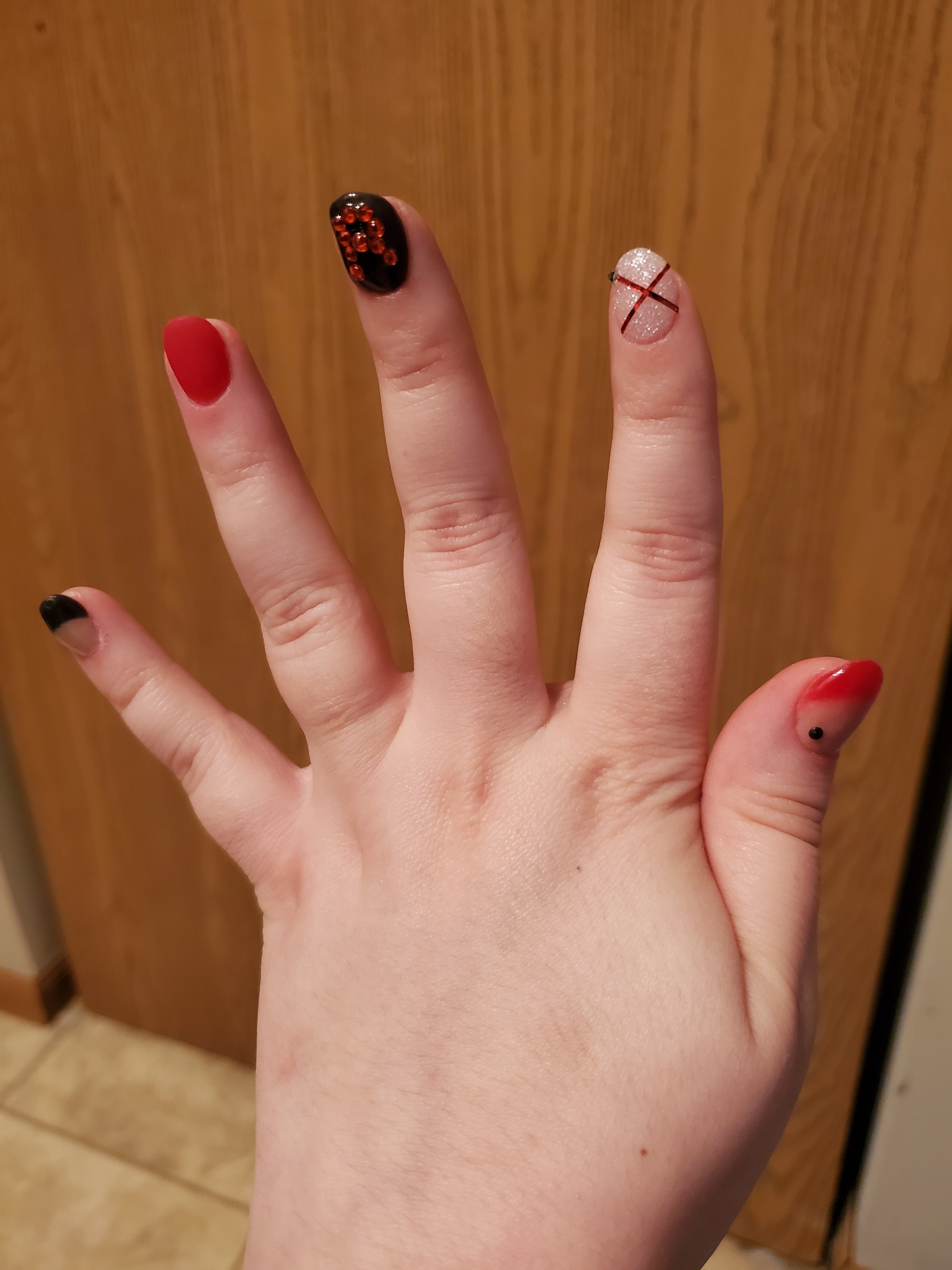 Trickssi Team Rocket/Titanic Nails, rocket nail
