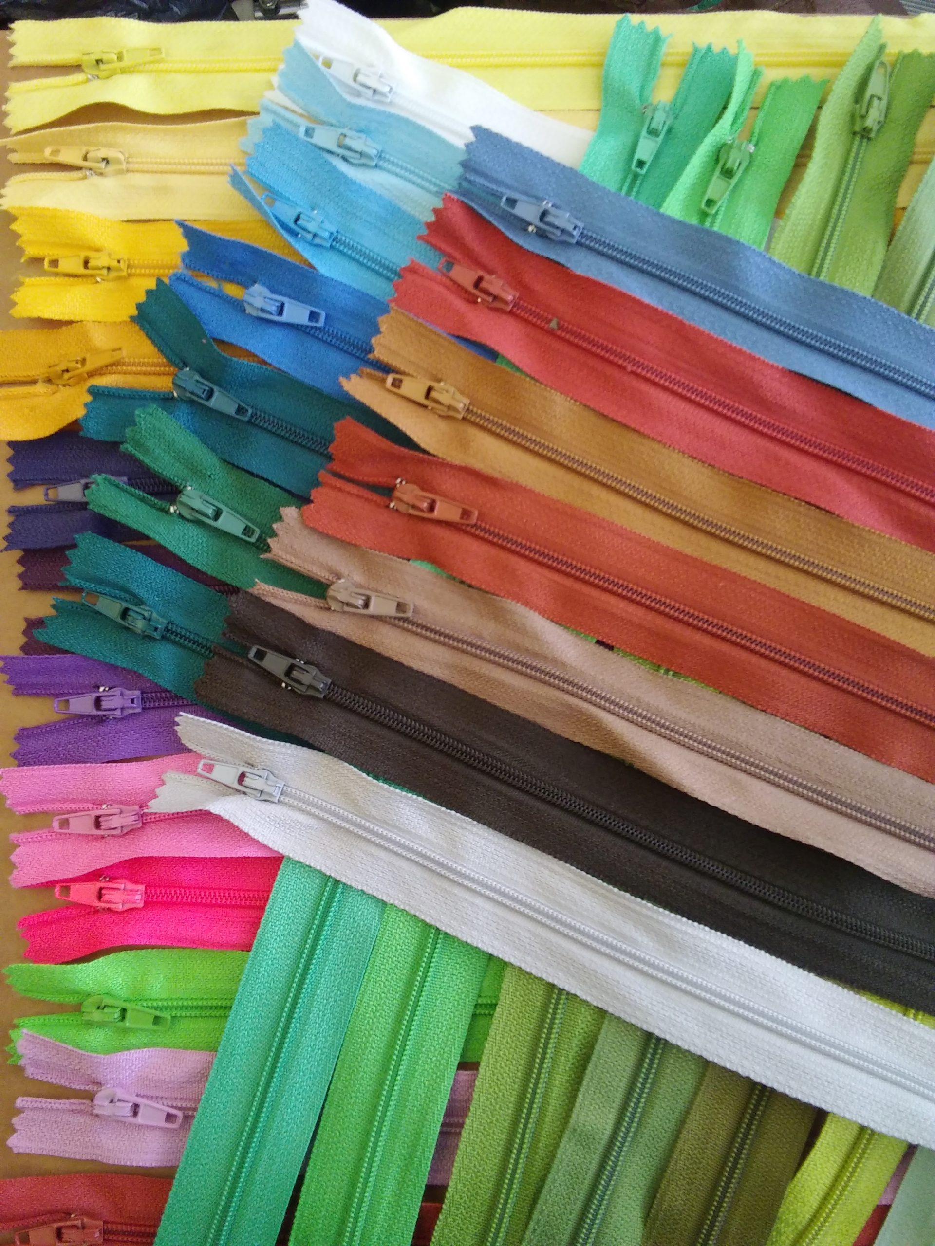 25 22″ nylon zippers 3