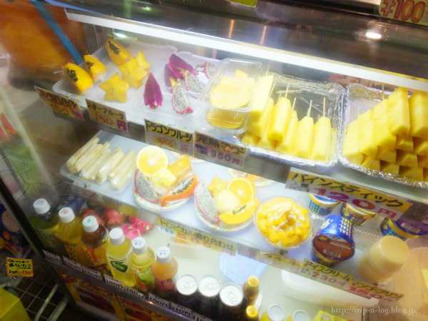 【沖縄旅行】国際通りで南国フルーツ食べ歩き！ trip U log