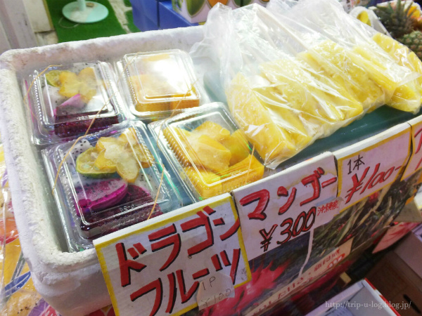 【沖縄旅行】国際通りで南国フルーツ食べ歩き！ trip U log