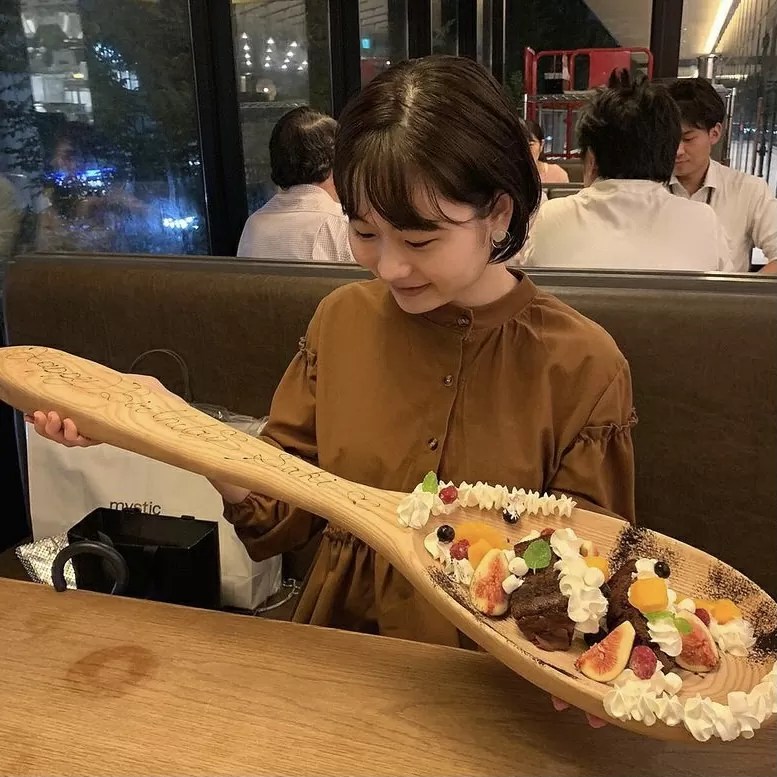 二子玉川】100本のスプーンで大切な人を喜ばせたい！サプライズにぴったり◎ | トレンドお届けメディア Trepo（トレポ ） 「100本のスプーン」のバースデープレートで特別な一日を