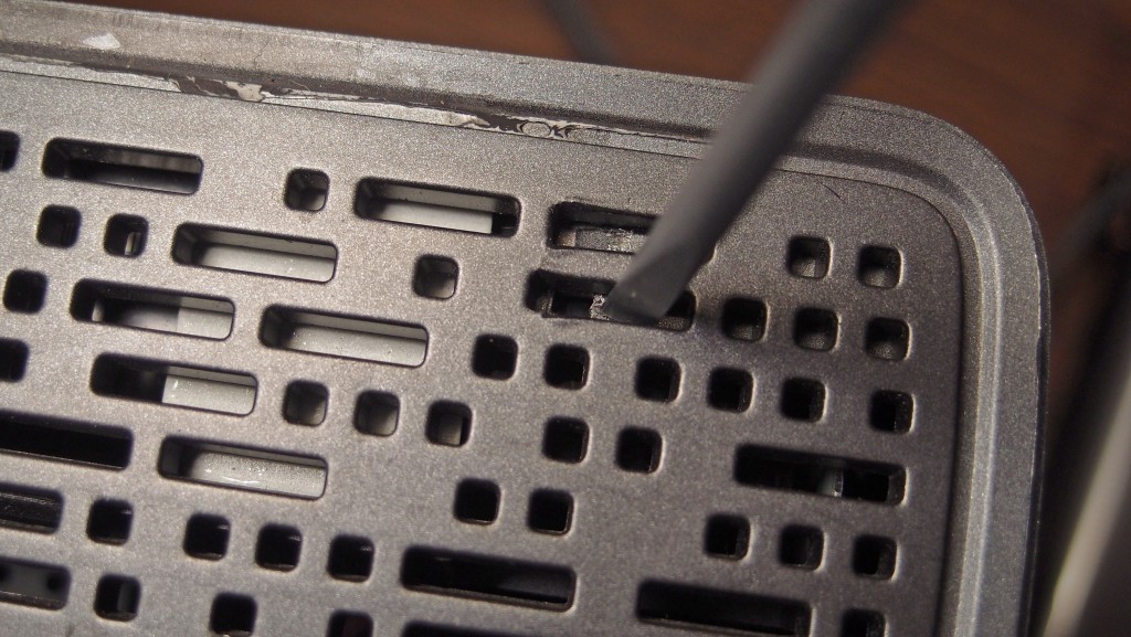 Guide Western Digital WD5000F032 External Hard Drive Disassembly