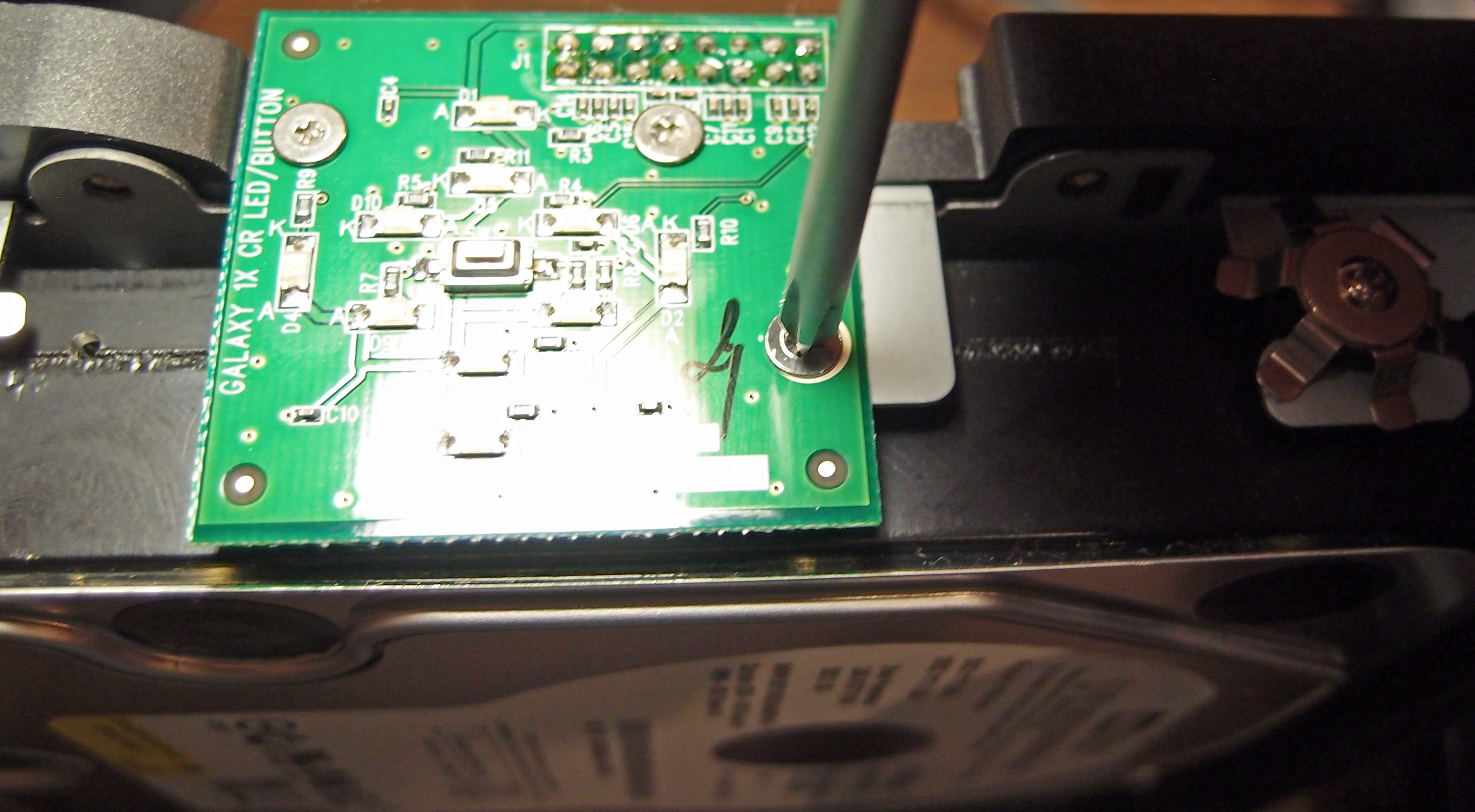 Guide Western Digital WD5000F032 External Hard Drive Disassembly