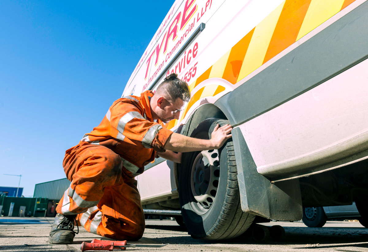Gallery Tripod Crest