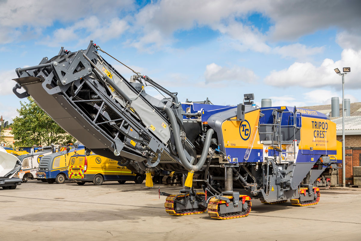 Gallery Tripod Crest