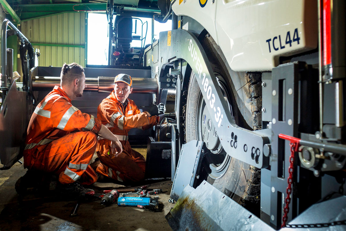 Gallery Tripod Crest